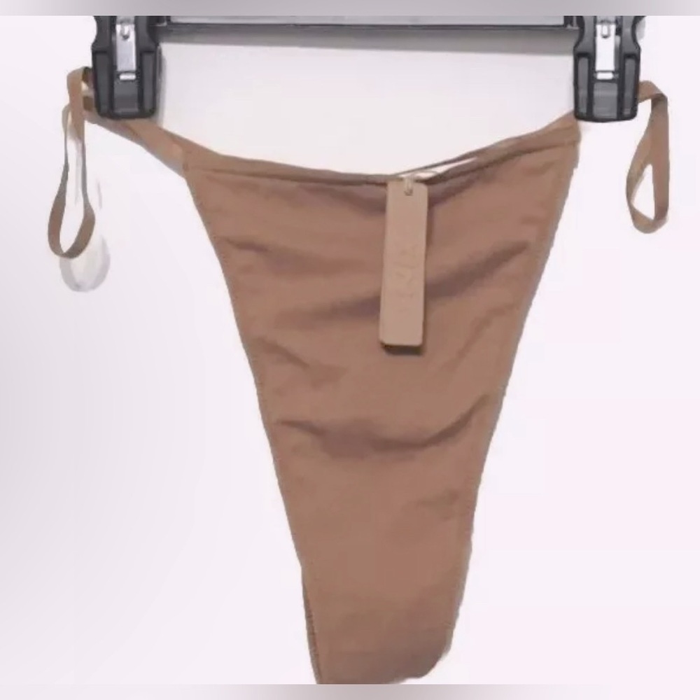 (2 Thongs)Skims Thin Line Thong Panties In Camel.  Size 3X NWT. Bundle (2)